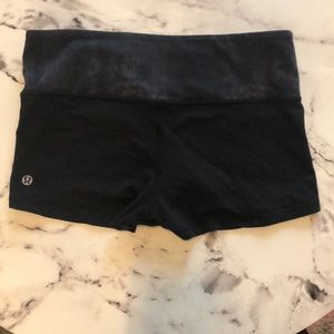 Black reversible Lululemon shorts
